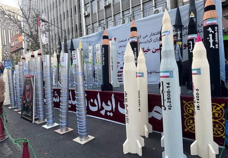 نمایش موشک و سانتریفیوژهای ایرانی در راهپیمایی 13 آبان 